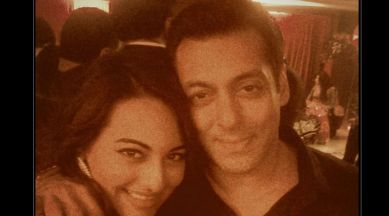 Salman Or Sonakshi Sex Video - Sonakshi Sinha quashes rumours of tiff with Salman Khan at Arpita's wedding  | Bollywood News - The Indian Express