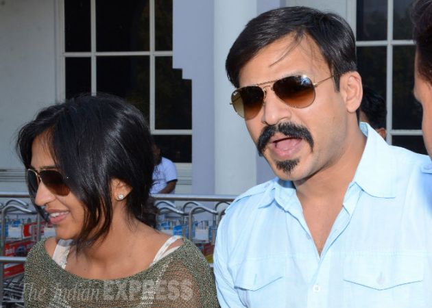 Vivek Oberoi takes a trip with wife, son | Entertainment ...