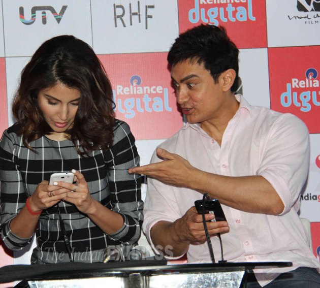 Aamir Khan, Anushka Sharma play for ‘PK’ | Entertainment Gallery News
