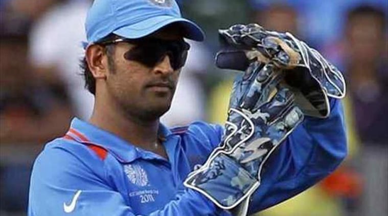 Ms dhoni best sale keeping gloves price