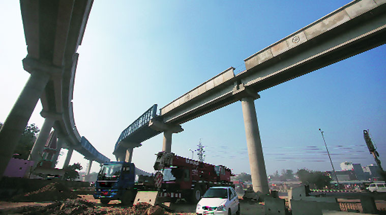 Metro tracks over Ring Road near Shalimarbagh.