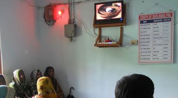 The waiting room has an LCD TV, a water purifier, chairs and well-marked dustbins. 