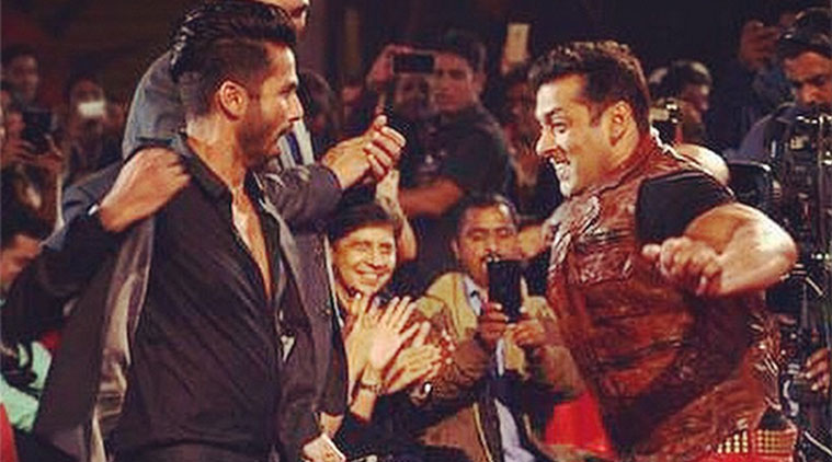 As the proud badge owner of one of the most fantastic dancers of the industry, Shahid gave in and danced with 'Bhai' Salman Khan.