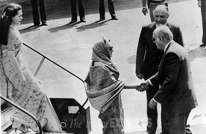 Rare pictures of Sonia Gandhi with her late husband Rajiv Gandhi on ...