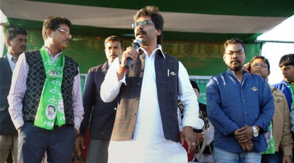Jharkhand Chief Minister Hemant Soren addresses an election campaign rally in Dumka. (Source: PTI photo)