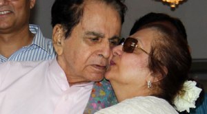 Dilip Kumar turns 92, discharged from hospital, met with kisses from wife Saira Banu
