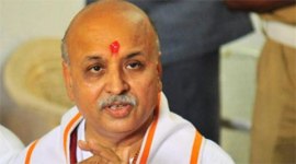 narendra modi, praveen togadia, modi togadia. modi vhp, praveen togadia modi, togadia saree shawl remark, togadia saree shawl, togadia attacks modi, vhp, vhp chief praveen togadia, togadia gurdaspur, india latest news