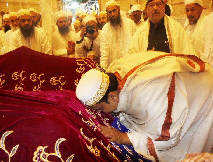 Devendra Fadnavais, Devendra fadnavis dawoodi bohra, dawoodi borha, Sydna muffaddal fadnavis, top photos, mumbai news