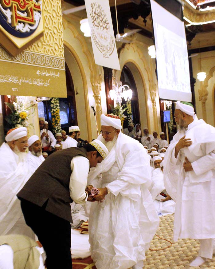 Devendra Fadnavais, Devendra fadnavis dawoodi bohra, dawoodi borha, Sydna muffaddal fadnavis, top photos, mumbai news