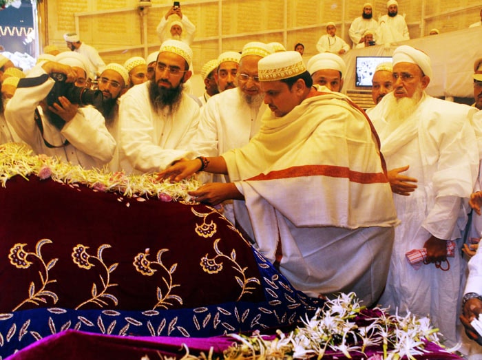 Devendra Fadnavais, Devendra fadnavis dawoodi bohra, dawoodi borha, Sydna muffaddal fadnavis, top photos, mumbai news