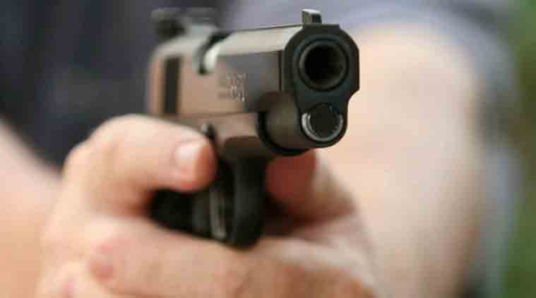 man shot, theft, shopkeeper shot and looted