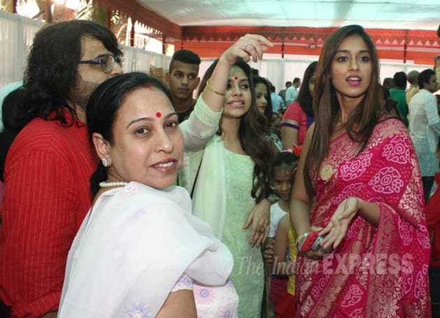 ileana dcruz, sumona, anurag basu, anurag basu puja pictures