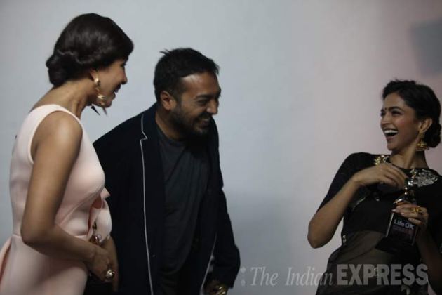 priyanka chopra, deepika padukone, screen awards 2015