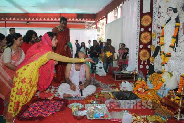 priyanka chopra, anurag basu, anurag basu puja pictures