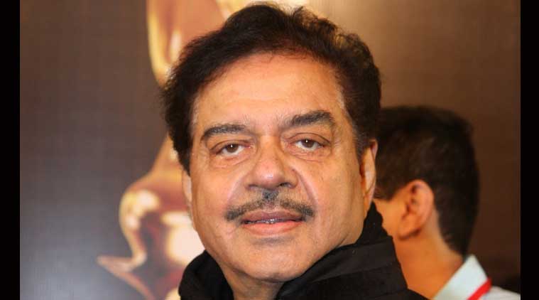 Shatrughan Sinha returns on stage after 14 years | Entertainment News