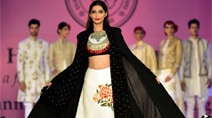 Sonam Kapoor promotes khadi on ramp