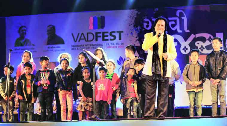 Gazal singer Manhar Udhas performs at a Vadfest pre-event in Vadodara. (Source: Express Photo by  Bhupendra Rana)