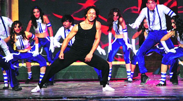 Tiger Shroff effortlessly juggled his feet as he danced to songs from Heropanti
