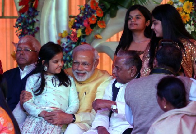 PM Modi, Modi suit, Amitabh Bachchan, Janata Parivar, Janata parivar wedding, Lalu's daughter, Mulayam Singh, Mulayam Singh's nephew, Tej Pratap Singh Yadav wedding, Amar Singh, UP CM, Bihar CM, Rabri, Raj Lashmi wedding