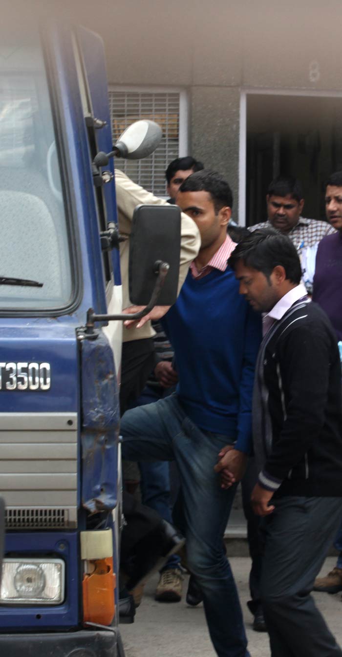 Corporate espionage, oil ministry document leak, secret documents leaked, budget documents leaked, RIL officer arrested, accused of Oil min leak, documents leaked, documents sold, national news