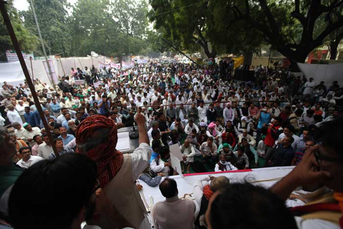 Anna Hazare, Land Acquisition Act, Congress, Digvijay Singh, Ajay Maken, Deepender Hooda