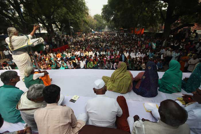 Anna Hazare, Land Acquisition Act, Congress, Digvijay Singh, Ajay Maken, Deepender Hooda