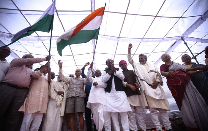 Anna Hazare Flags Off Protest March Against Land Acquisition Bill ...