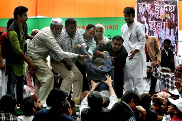 anna hazare, arvind kejriwal, land acquisition bill, kejriwal meets hazare