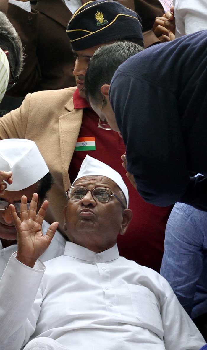 anna hazare, arvind kejriwal, land acquisition bill, kejriwal meets hazare