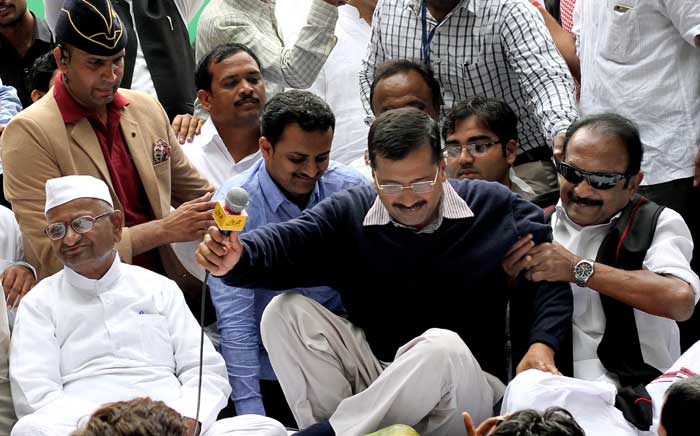 anna hazare, arvind kejriwal, land acquisition bill, kejriwal meets hazare