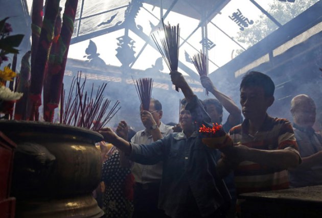 chinese new year pictures, chinese new year, indonesia chinese new year, chinese year of the sheep, year of the sheep, new year, world news, picture gallery, world celebrations pictures, indian express