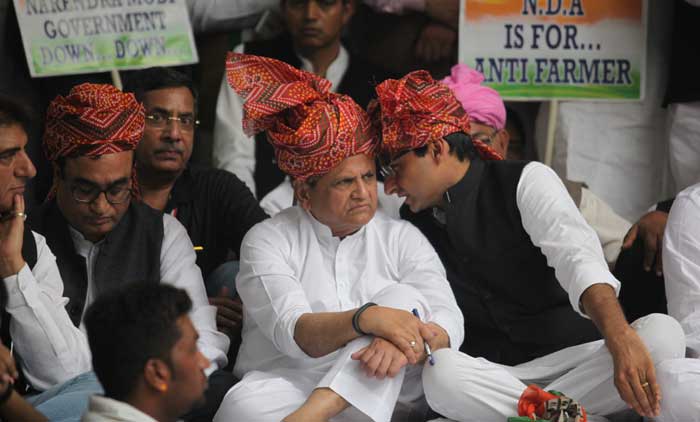 Anna Hazare, Land Acquisition Act, Congress, Digvijay Singh, Ajay Maken, Deepender Hooda