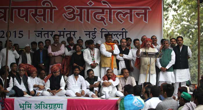 Anna Hazare, Land Acquisition Act, Congress, Digvijay Singh, Ajay Maken, Deepender Hooda