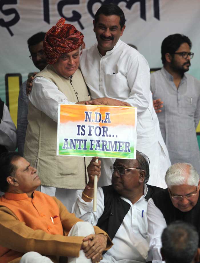 Anna Hazare, Land Acquisition Act, Congress, Digvijay Singh, Ajay Maken, Deepender Hooda