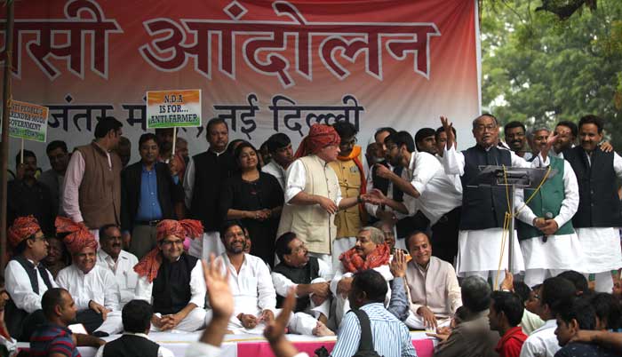 Anna Hazare, Land Acquisition Act, Congress, Digvijay Singh, Ajay Maken, Deepender Hooda