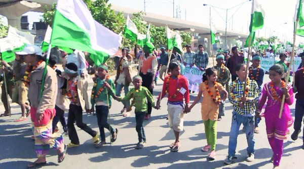 After women for two days, children take over at the head of the march against land acquisition ordinance.(Abantika Ghosh)