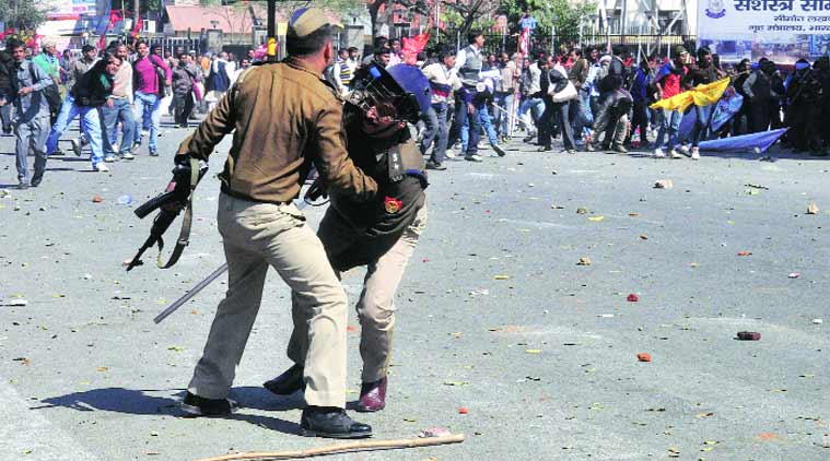 lucknow police, lucknow news, police clash, clash, riot