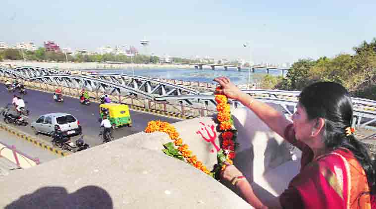 Ahmedabad Mayor Meenaxiben Patel performs puja at Manek Burj in Ahmedabad on Thursday. (Source: Expres photot by Javed Raja)