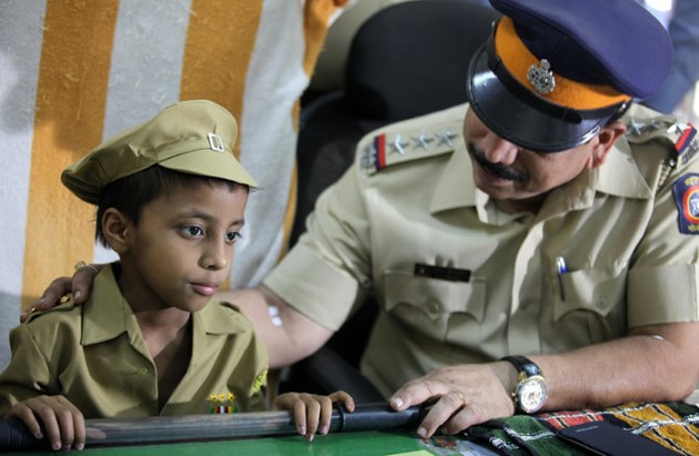 Mahak Singh, MAke a wish foundation, Wish granted for cancer kid, Mahak Singh police officer for a day, MAhak singh wish, Cancer patient wish, Mumbai news, local news