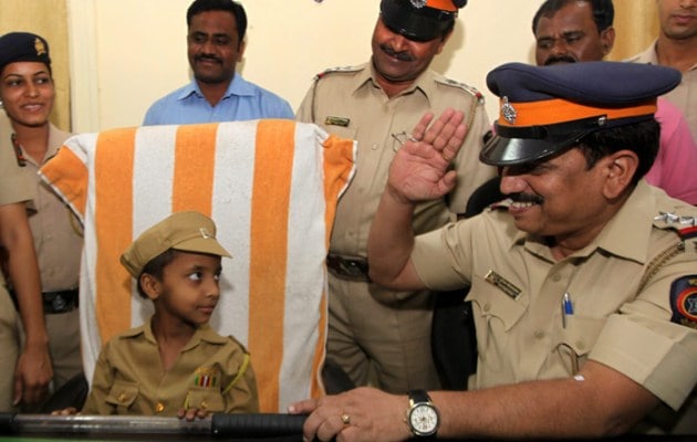 Mahak Singh, MAke a wish foundation, Wish granted for cancer kid, Mahak Singh police officer for a day, MAhak singh wish, Cancer patient wish, Mumbai news, local news