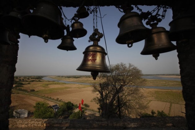 chambal river, bandits, bandits chambal river, mining, mining india, mining chambal river, UP mining, sand mining, illegal sand mining, UP sand mining, picture gallery, india news, indian express