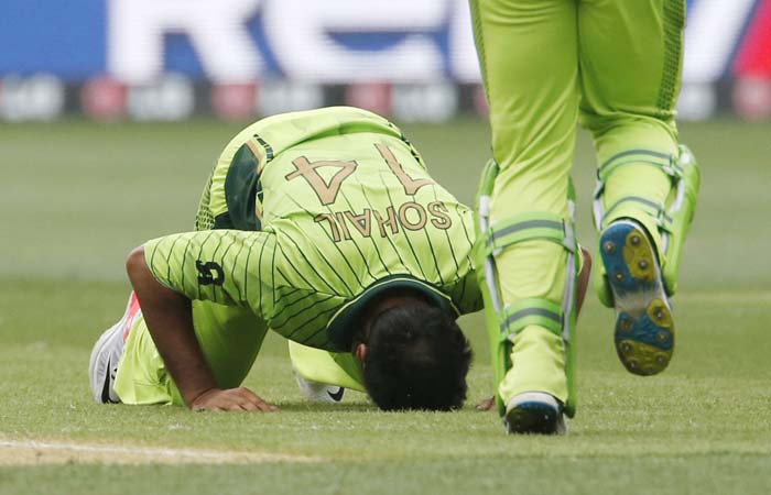 india pakistan, india pakistan match photo, india vs pakistan, india pakistan match, india pakistan match photos, match pictures ind pak, india pakistan world cup, india pakistan world cup gallery, india pakistan gallery, cricket news, cricket