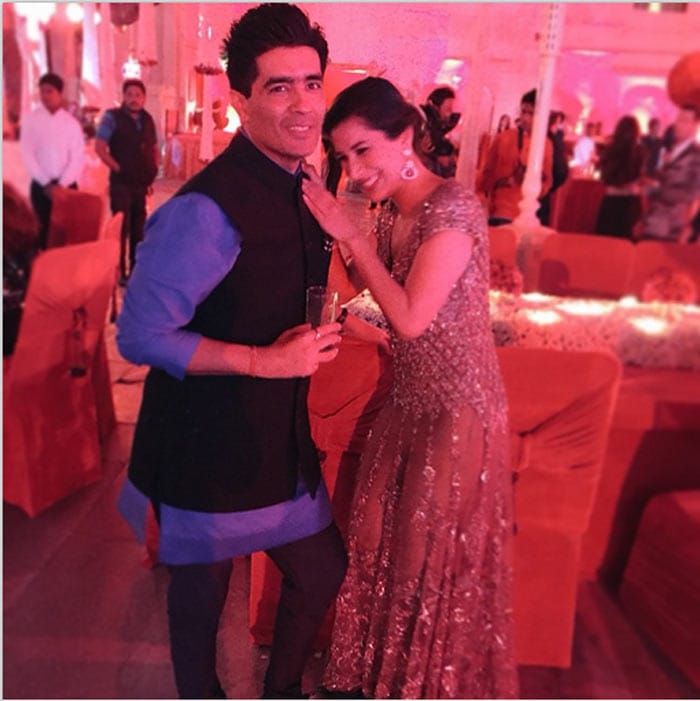 Sophie Choudry, Manish Malhotra, Sanjay Hinduja wedding