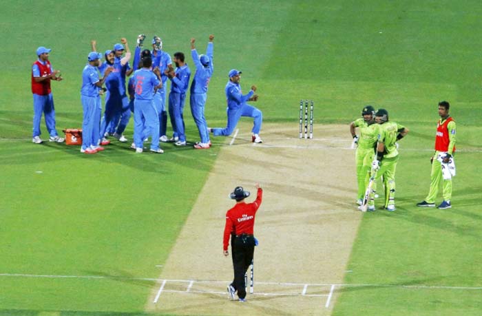india pakistan, india pakistan match photo, india vs pakistan, india pakistan match, india pakistan match photos, match pictures ind pak, india pakistan world cup, india pakistan world cup gallery, india pakistan gallery, cricket news, cricket