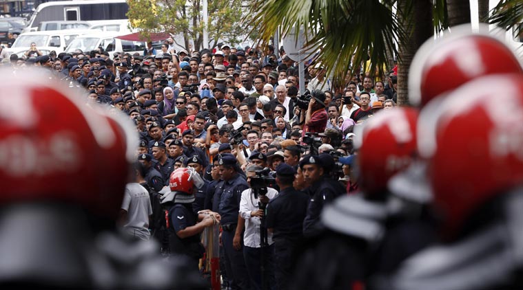 Supporters of Malaysian opposition leader Anwar Ibrahim gather as they wait for Anwar leaving, outside Palace of Justice in Putrajaya, Malaysia Tuesday, Feb. 10, 2015 (Source: AP)