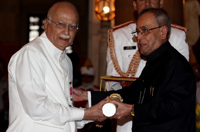 Lal Krishna Advani, Advani Padma award, Advani Padma Vibhushan, Padma awards, Padma awards 2015, Bharat Ratna awards, Padma Shri,LK Advani, Advani, President of India, Pranab Mukherjee, PM Modi, 2015 Padma awards, Padma award photo, Padma bhushan, PAdma Bibhusan, India news, top stories