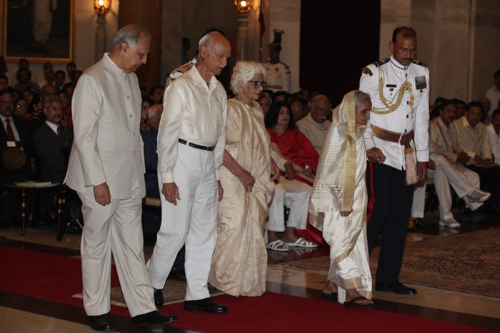 Bharat Ratna, Bharat Ratna Malviya, MM Malviya, Bharat Ratna 2015, Padma awards, Padma awards 2015, Bharat Ratna awards, Padma Shri,LK Advani, Advani, President of India, Pranab Mukherjee, PM Modi, 2015 Padma awards, Padma award photo, Padma bhushan, PAdma Bibhusan, India news, top stories