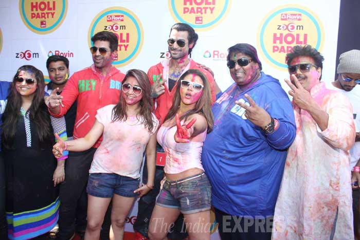 holi, sunny leone, sunny leone holi, poonam pandey, ravi dubey, rithvik dhanjani, sargun mehta, asha negi, deepshikha, sreejita dey, payal rohatgi, rakhi sawant