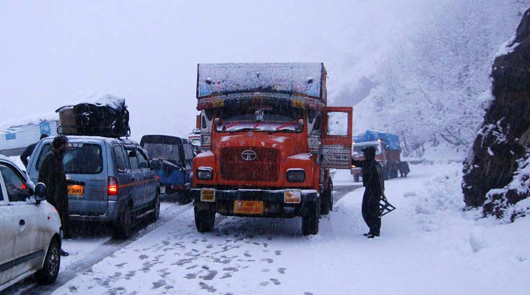 kashmir, snow, highway, jammu haighway blocked, jammu highway blocked