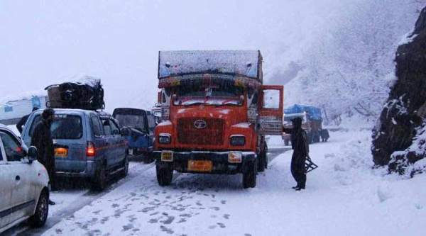 A senior traffic official said that trucks carrying essential supplies were also allowed to move towards Kashmir after 1000 hours.